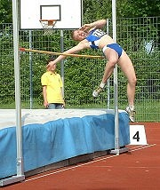 Christina Hunneshagen vom LT DSHS Köln hat auch eine lange Verletzungspause hinter sich und freute sich umso mehr über Hochsprungbestleistung mit 1,68m.